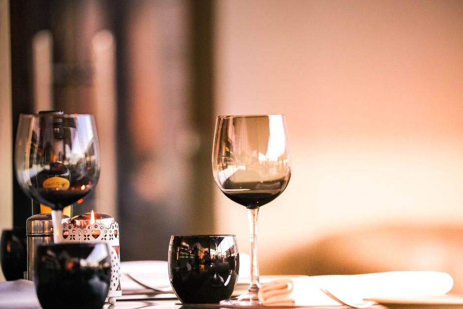 Pahar de vin roșu la restaurantul Argentin